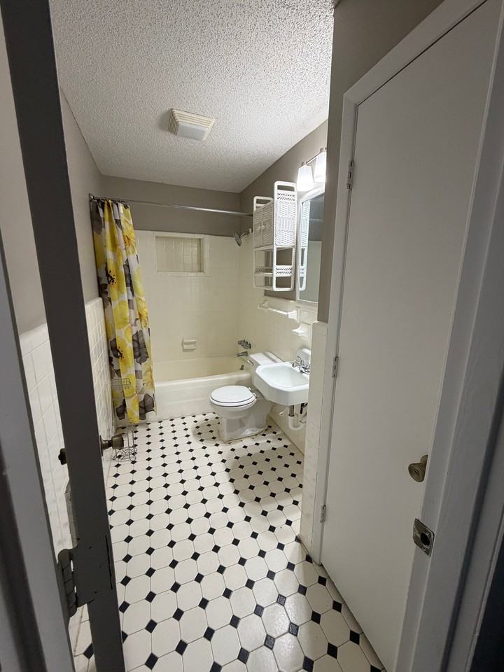 107 Hartley Dr - Photo 6 of 14