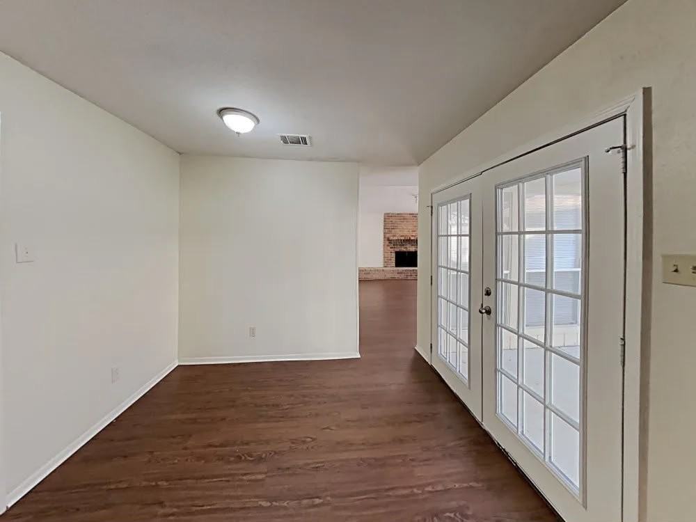 15835 Fox Springs Dr - Photo 2 of 9