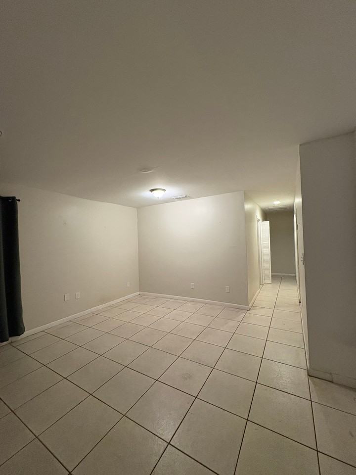 4928 Shoshone St - Photo 4 of 13