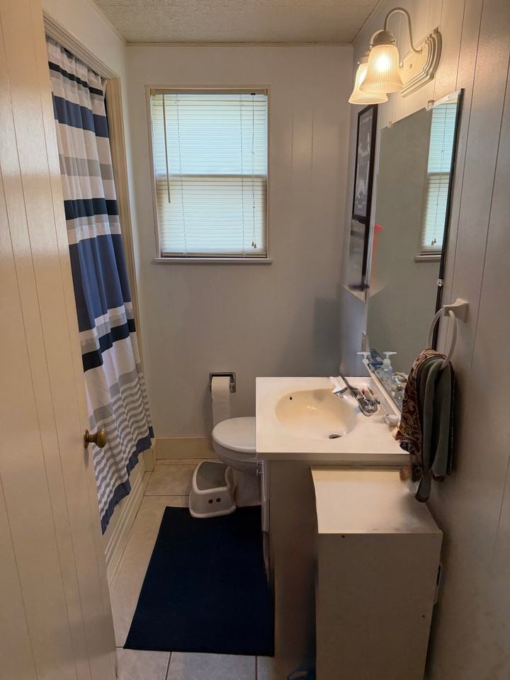 820 Bridge St #1 - Photo 4 of 15