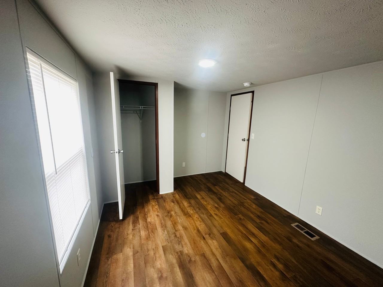 7775 Florida Blvd #16 - Photo 4 of 17