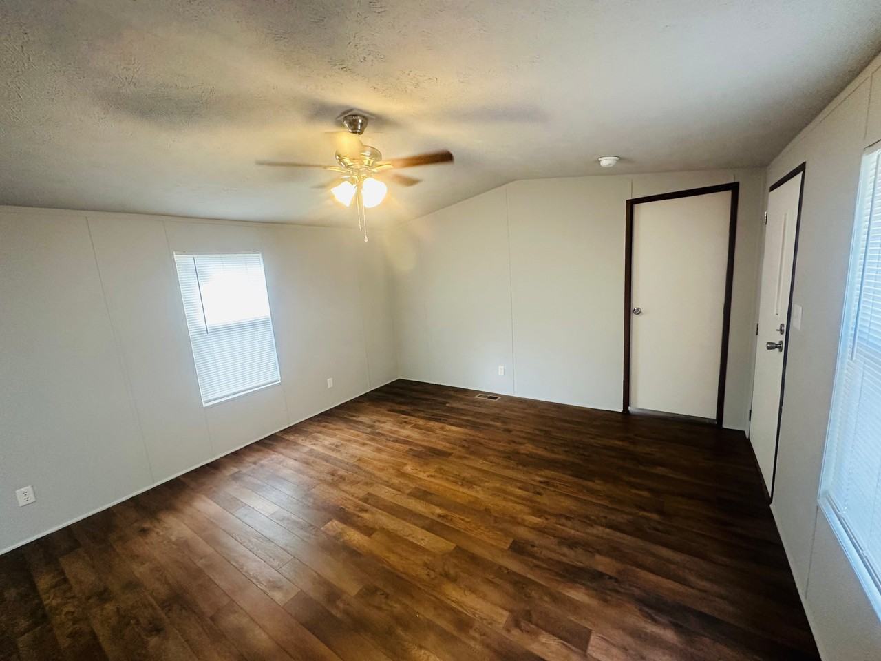 7775 Florida Blvd #16 - Photo 5 of 17