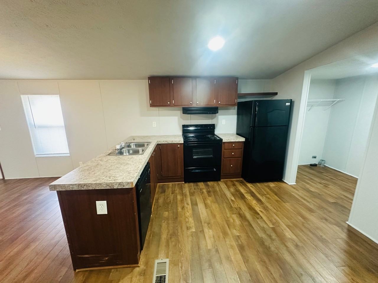 7775 Florida Blvd #16 - Photo 7 of 17