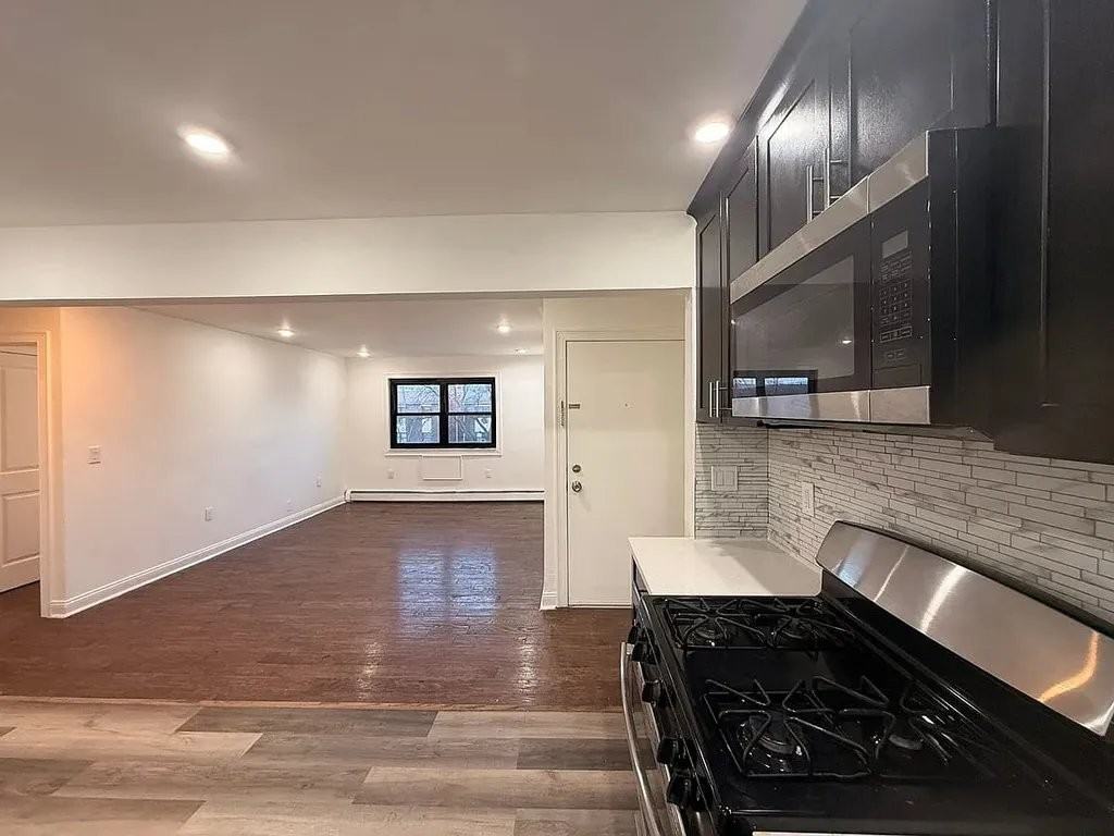 9 Catherine Ct #1B - Photo 2 of 5
