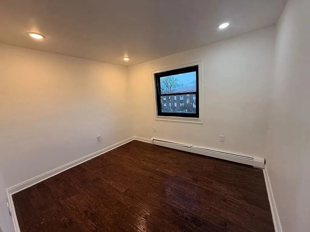 9 Catherine Ct #1B - Photo 3 of 5