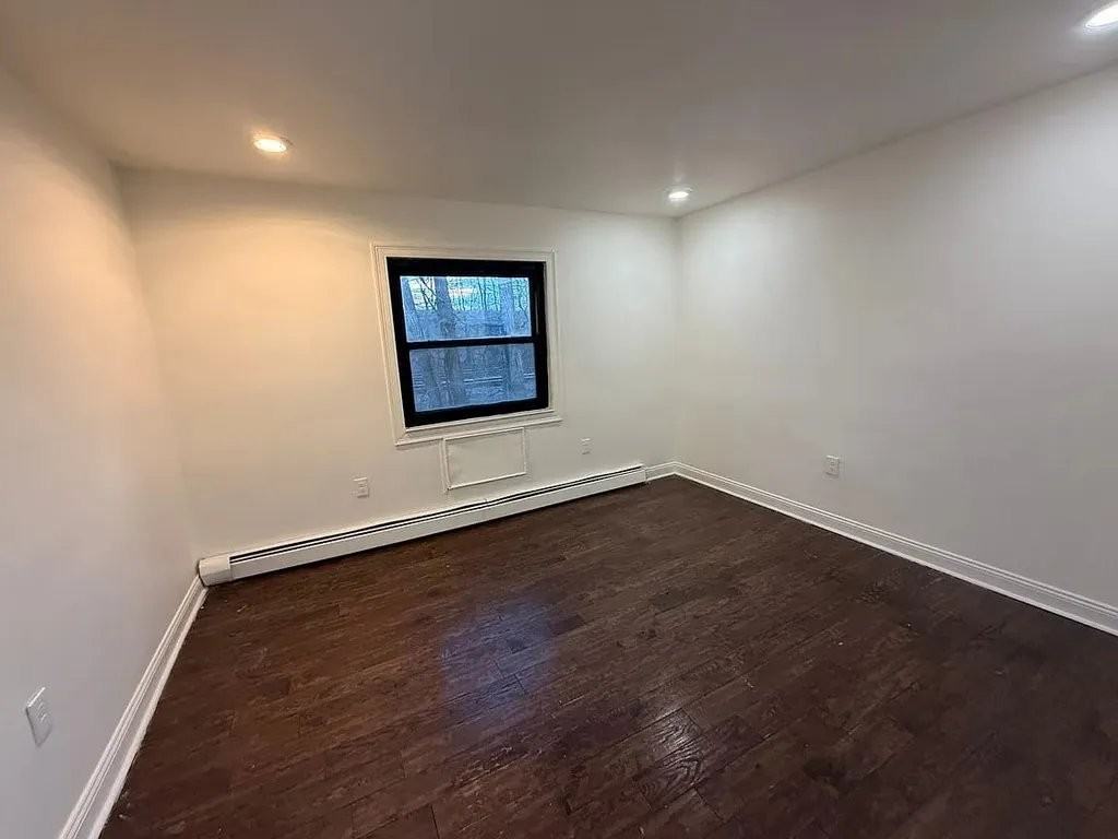 9 Catherine Ct #1B - Photo 4 of 5