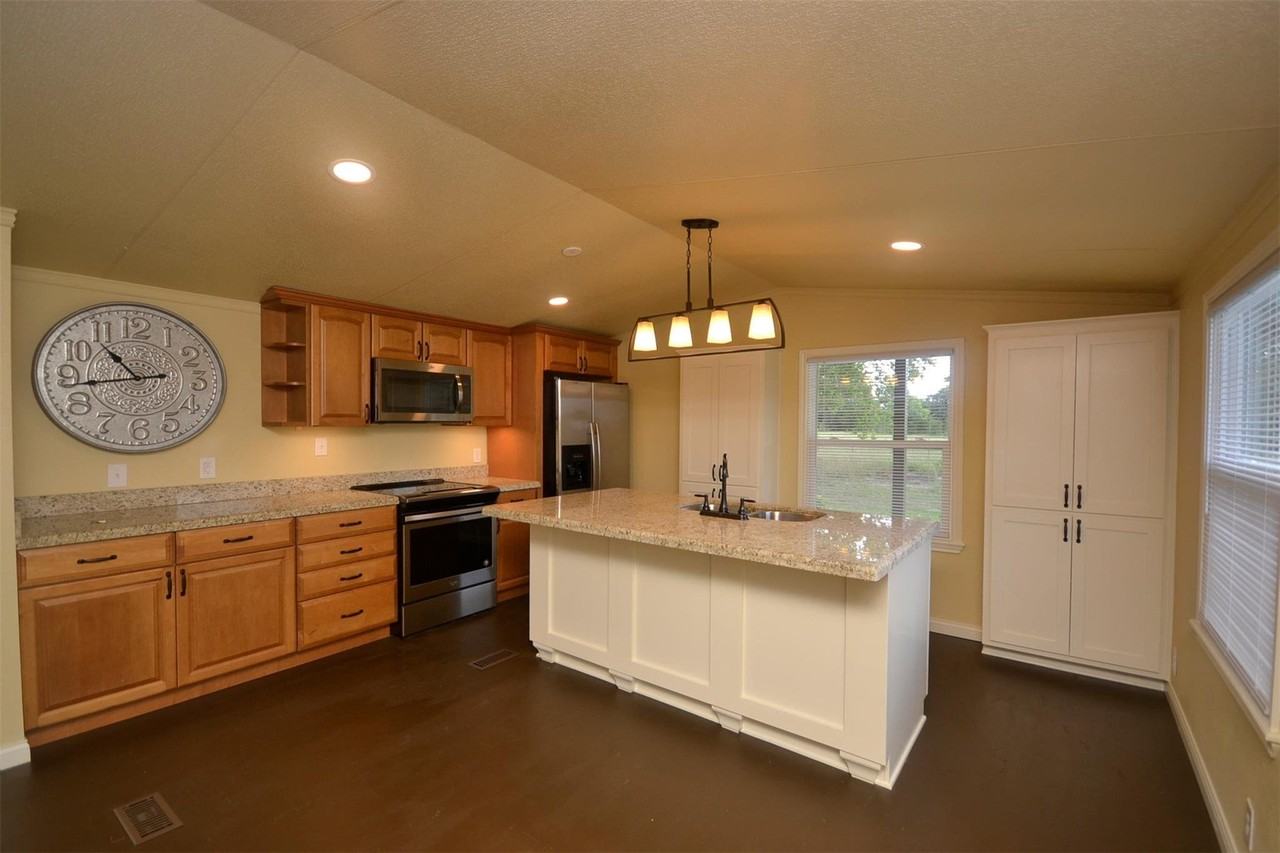12652 Calvary Rd - Photo 2 of 20