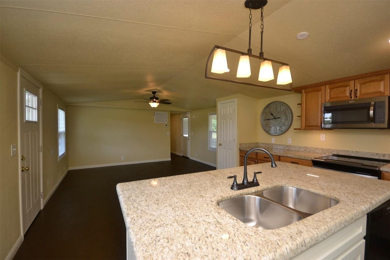 12652 Calvary Rd - Photo 7 of 20