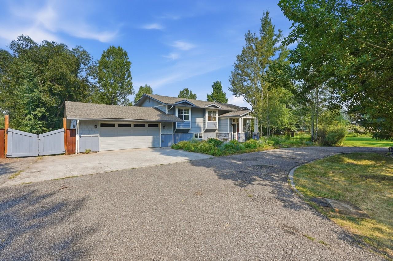 71 Hitching Post Rd - Photo 2 of 27