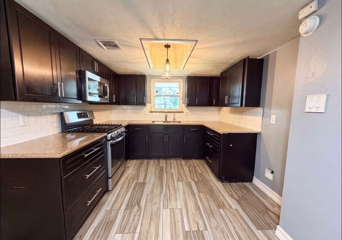 9311 Deanwood St - Photo 2 of 11