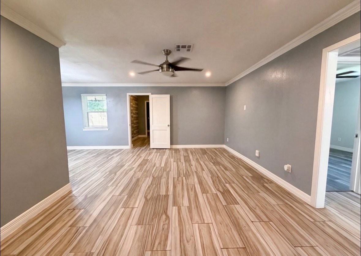 9311 Deanwood St - Photo 3 of 11