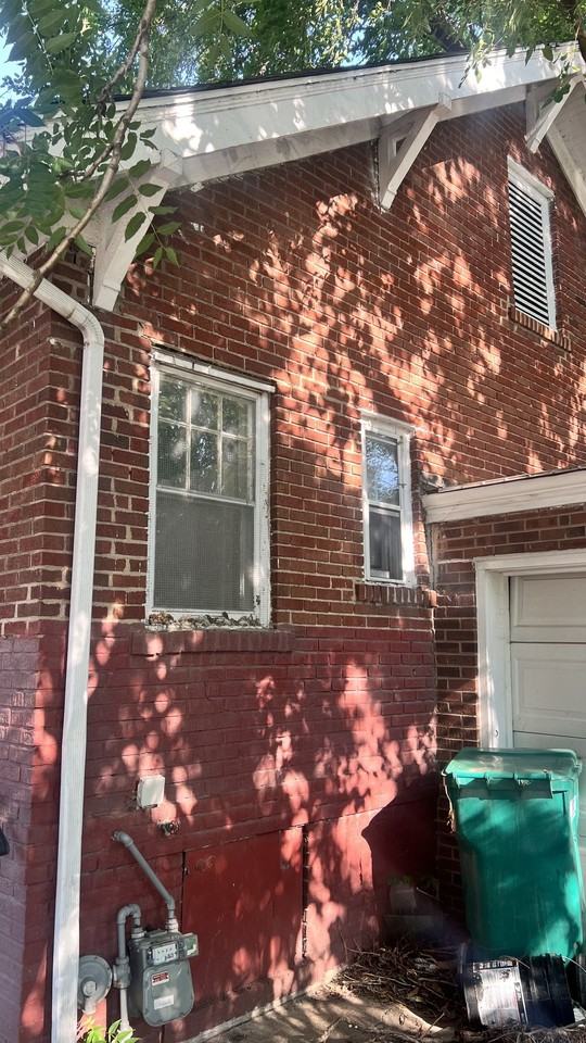 231 W Grand Ave - Photo 3 of 19