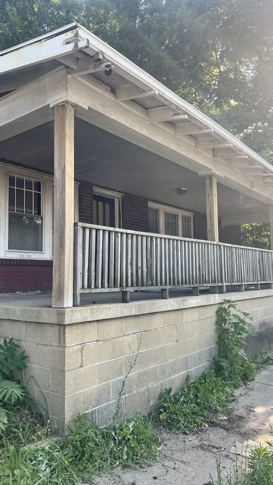 231 W Grand Ave - Photo 4 of 19