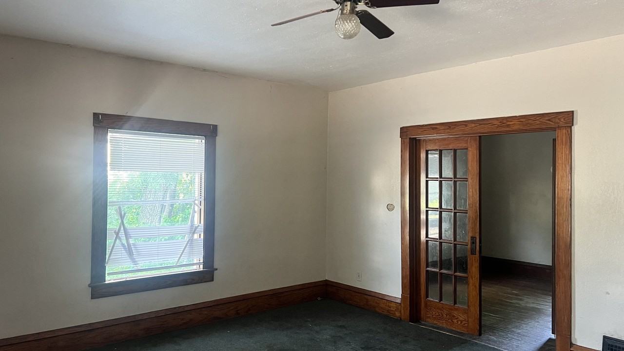 231 W Grand Ave - Photo 5 of 19