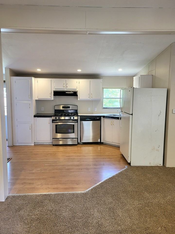 2013 Lovell Ct #130 - Photo 4 of 13
