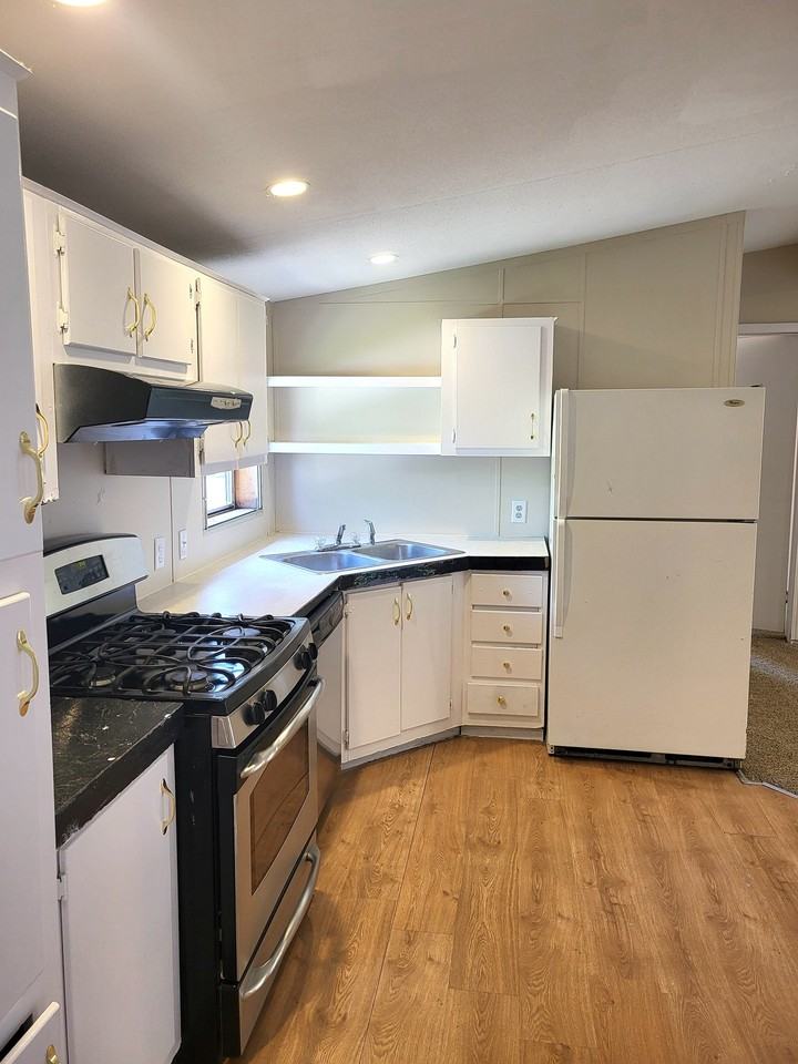 2013 Lovell Ct #130 - Photo 5 of 13