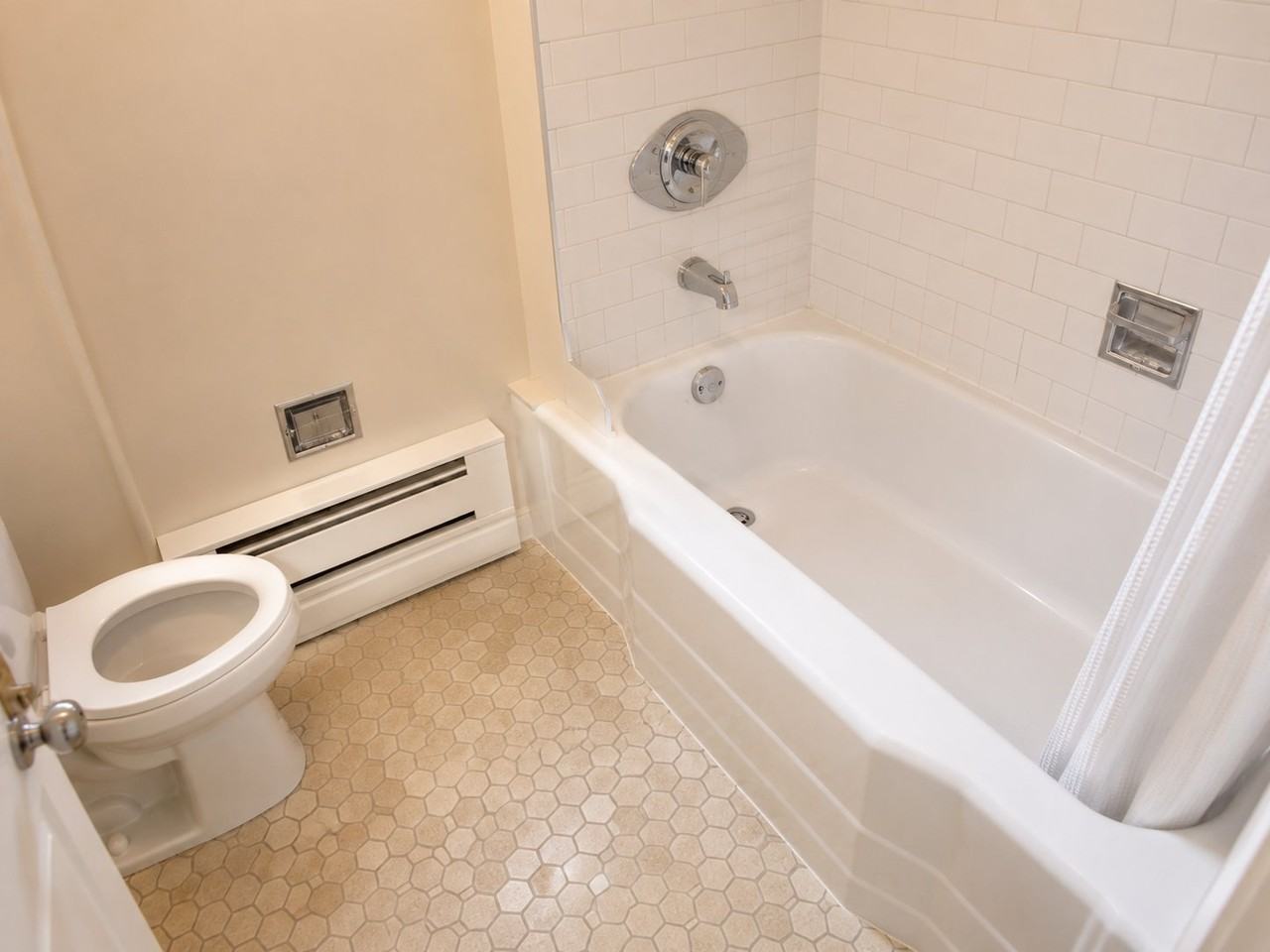 360 E Tulpehocken St - Photo 4 of 7