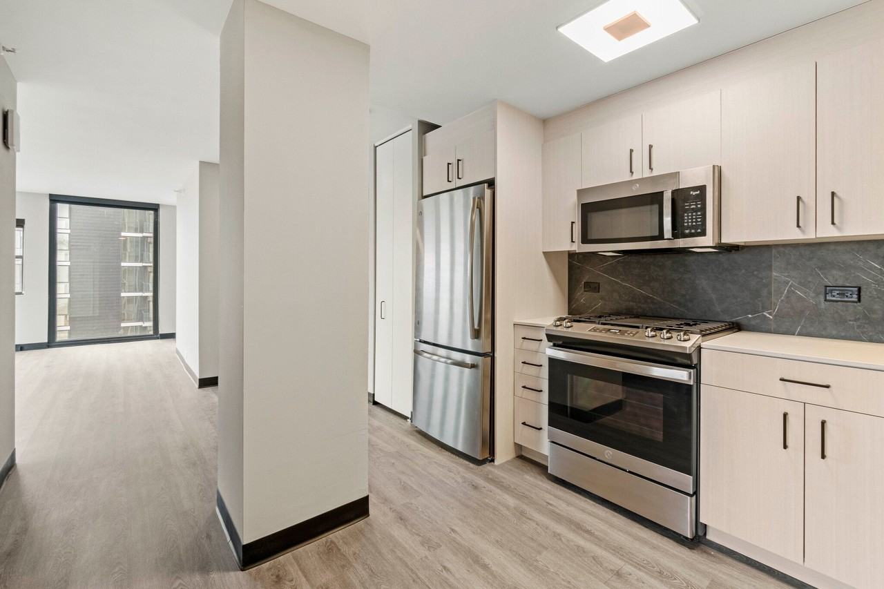 1912 W Odgen Ave - Photo 2 of 15