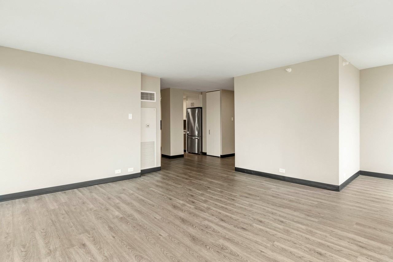 1912 W Odgen Ave - Photo 3 of 15