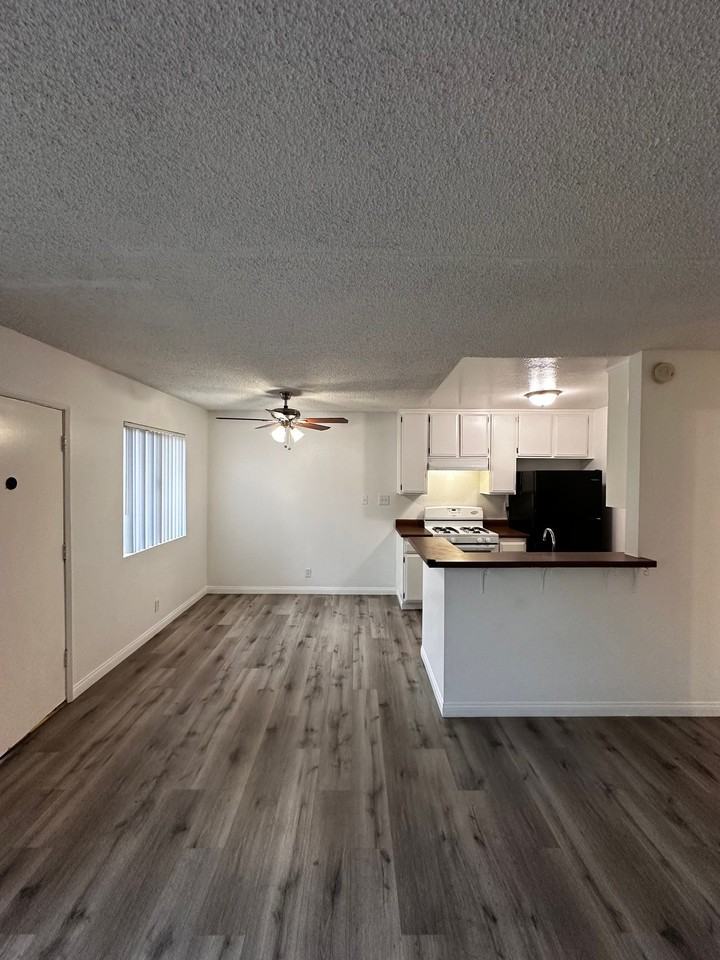 5134 N Glendora Ave #33 - Photo 3 of 10