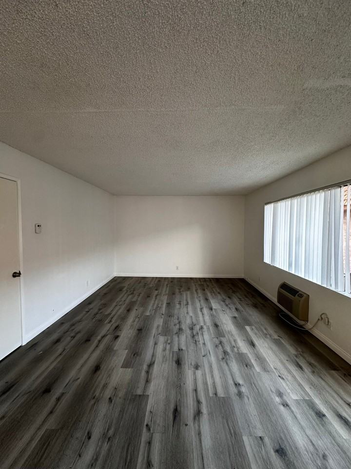 5134 N Glendora Ave #33 - Photo 4 of 10