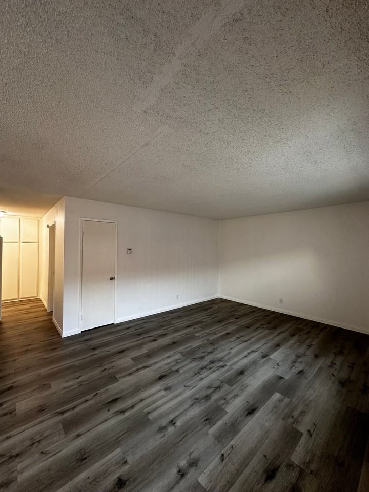 5134 N Glendora Ave #33 - Photo 5 of 10