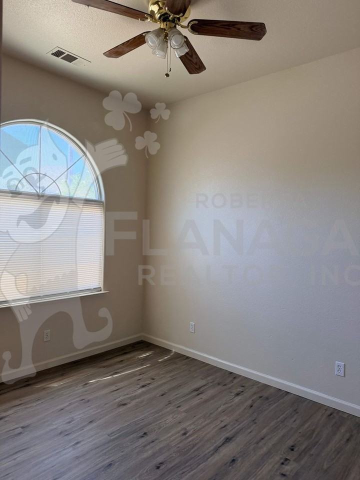 2974 Westminster Ct - Photo 6 of 17