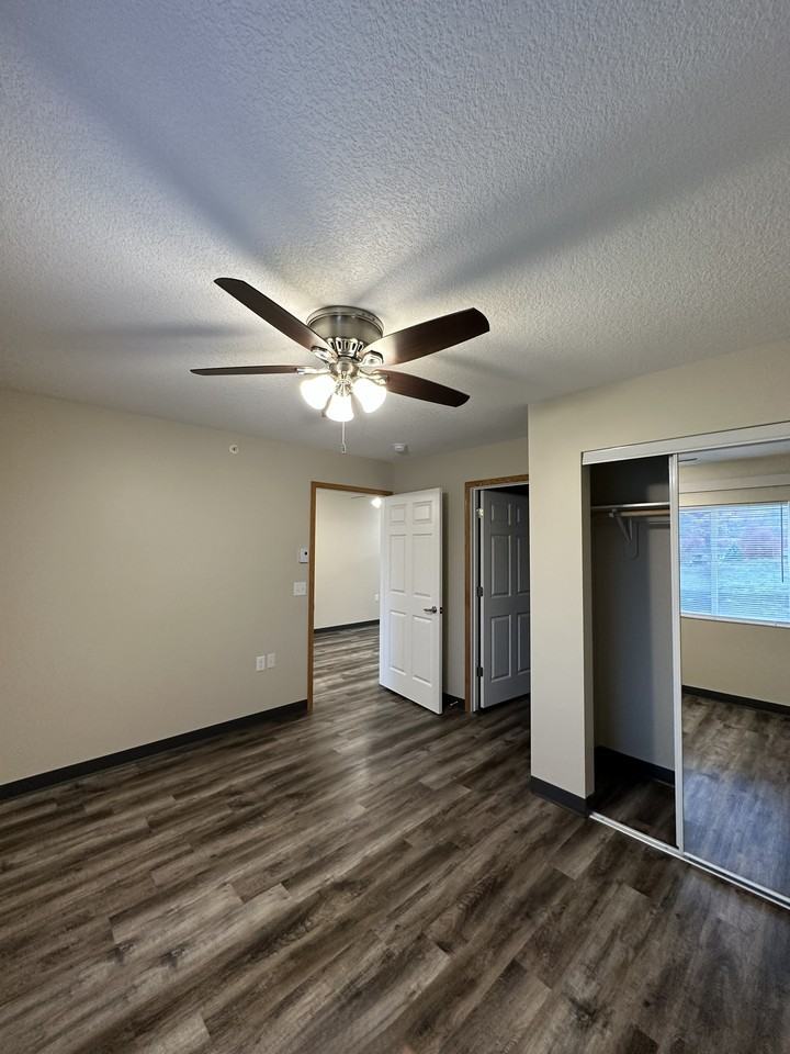 202 3rd Avenue S.E. - 6 #6 - Photo 4 of 10