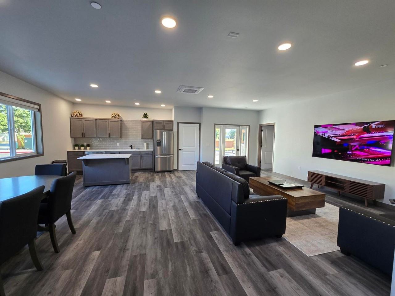 JJ Place - Photo 7 of 27