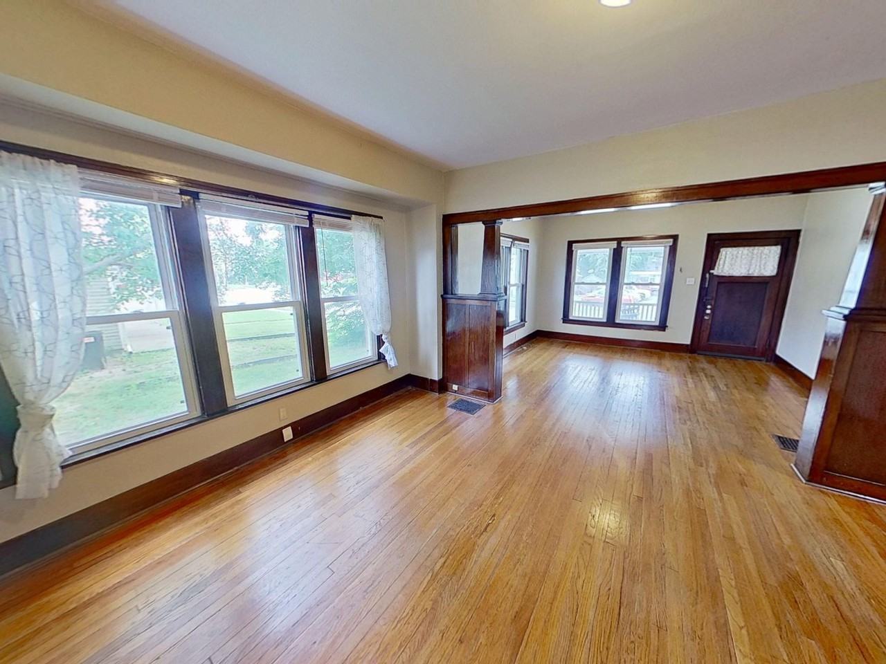 709 E Main St - Photo 2 of 11
