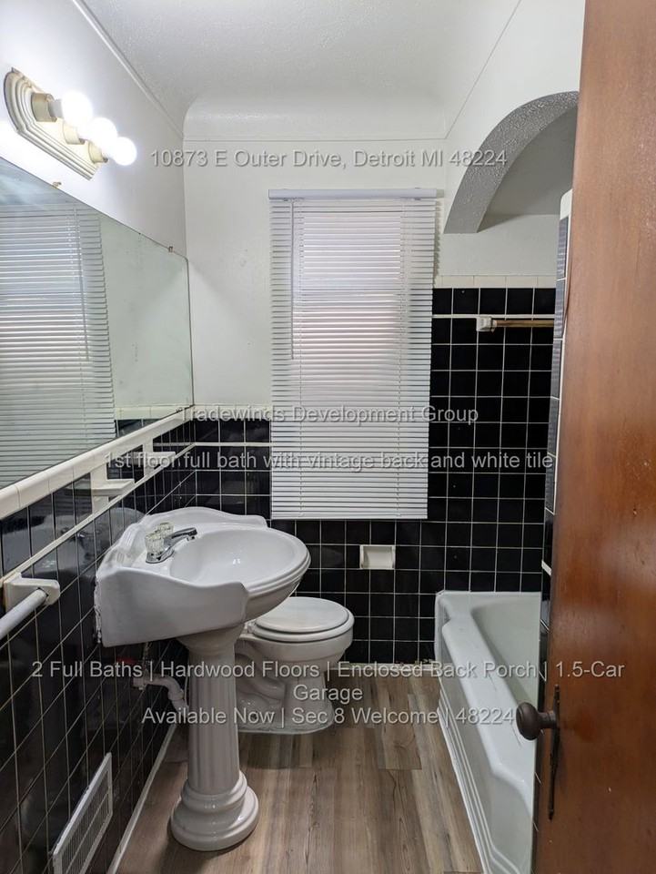 10873 E Outer Dr - Photo 5 of 15