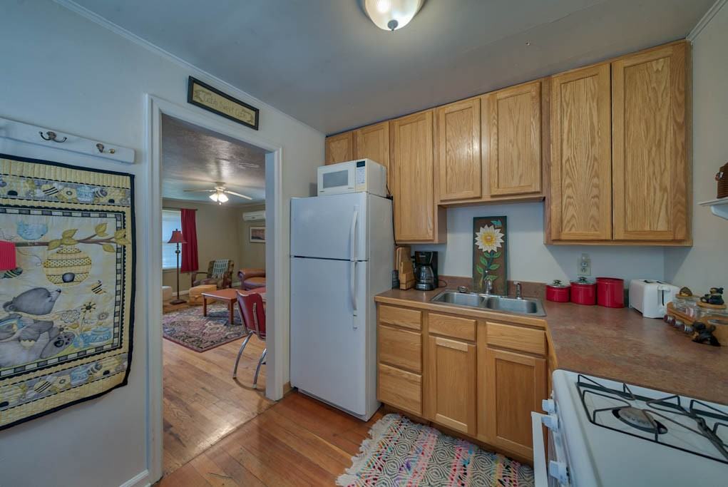 517 1/2 2nd Ave S #1 - Photo 2 of 7