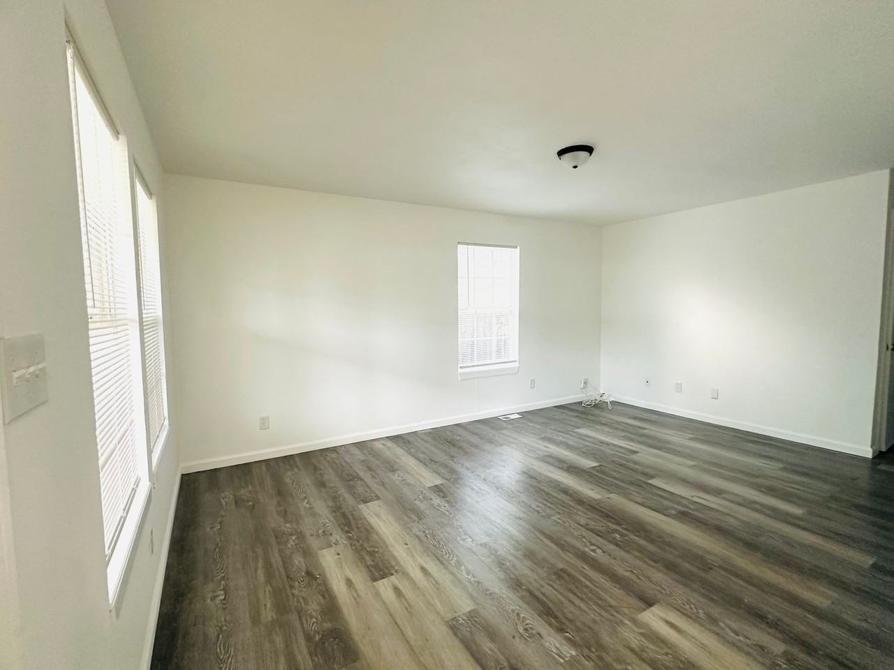 746 Edgemont Ave - Photo 3 of 26