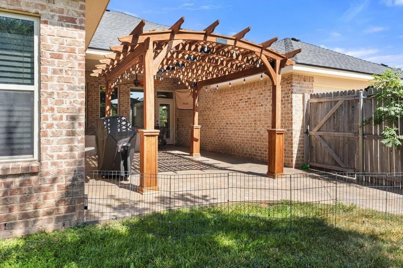 8102 Shreveport Dr - Photo 4 of 29