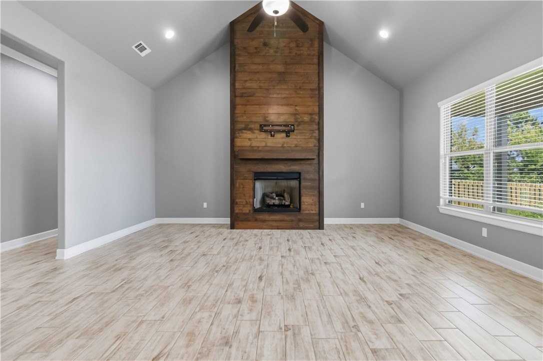 1340 Sweetbriar Cir - Photo 4 of 44