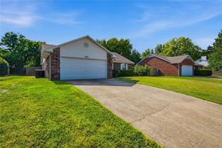 1919 N Radcliffe Ave - Photo 1 of 1