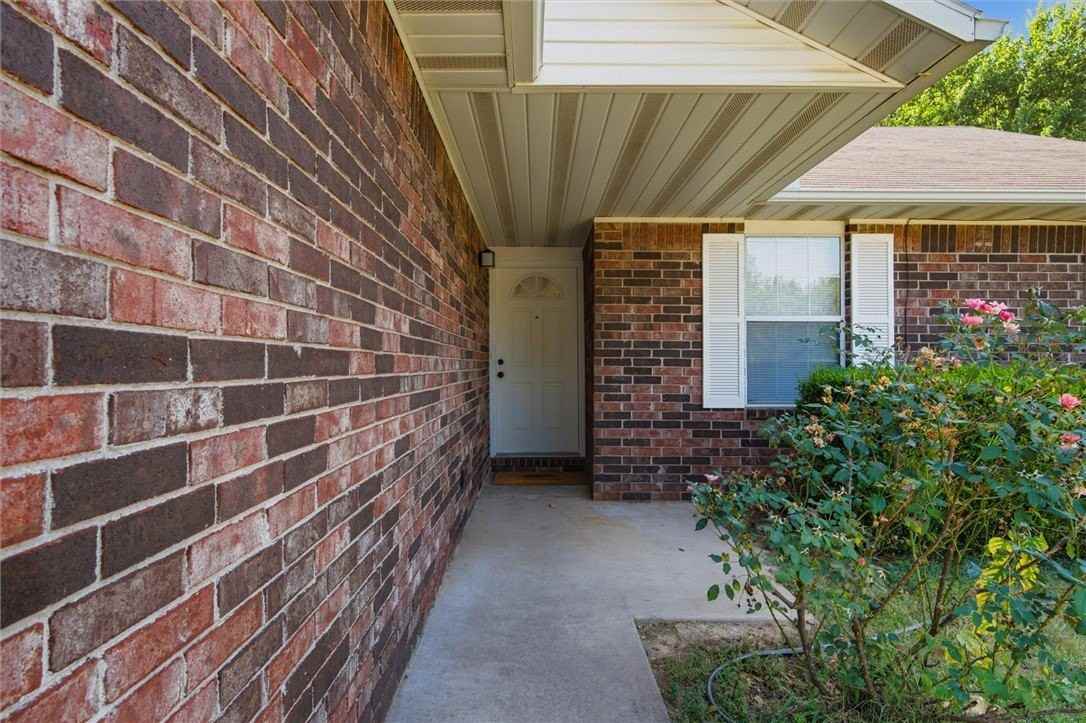 1919 N Radcliffe Ave - Photo 4 of 36