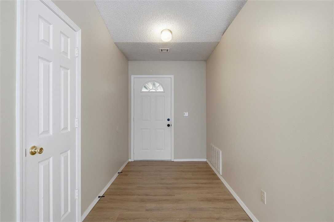 1919 N Radcliffe Ave - Photo 5 of 36