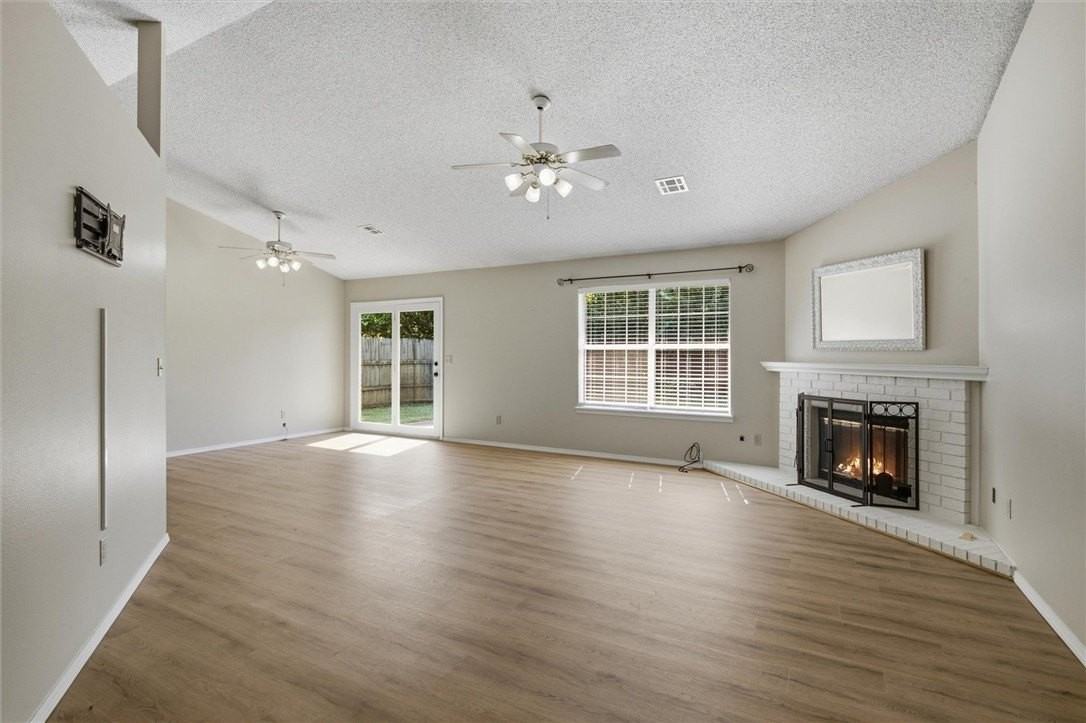 1919 N Radcliffe Ave - Photo 6 of 36