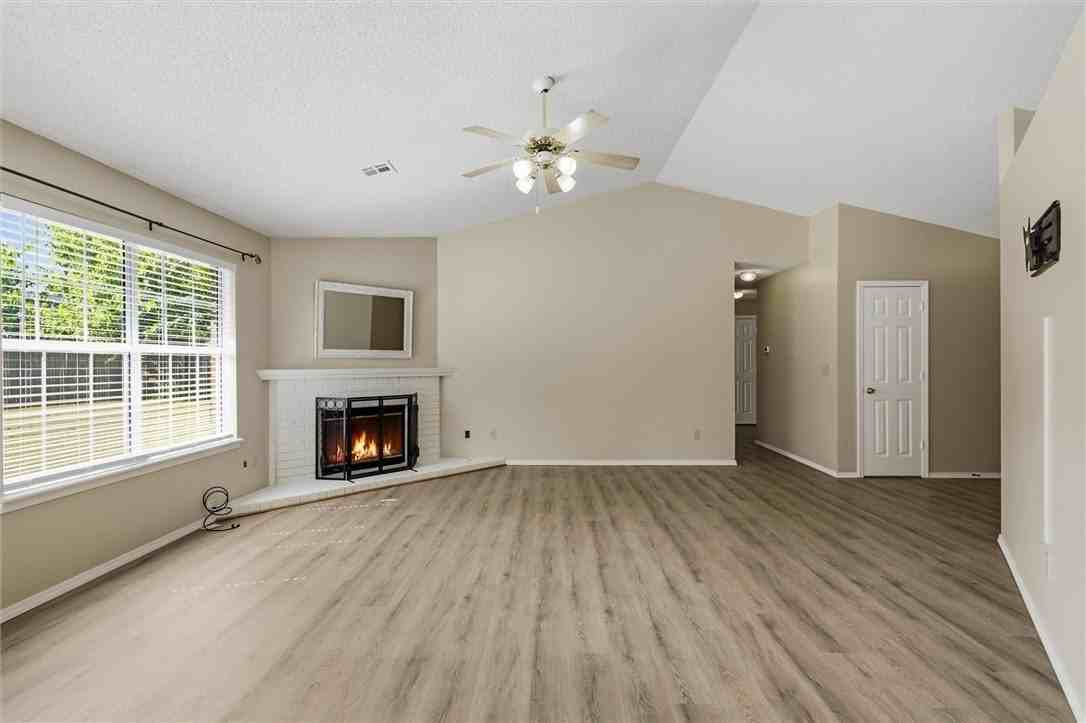 1919 N Radcliffe Ave - Photo 7 of 36