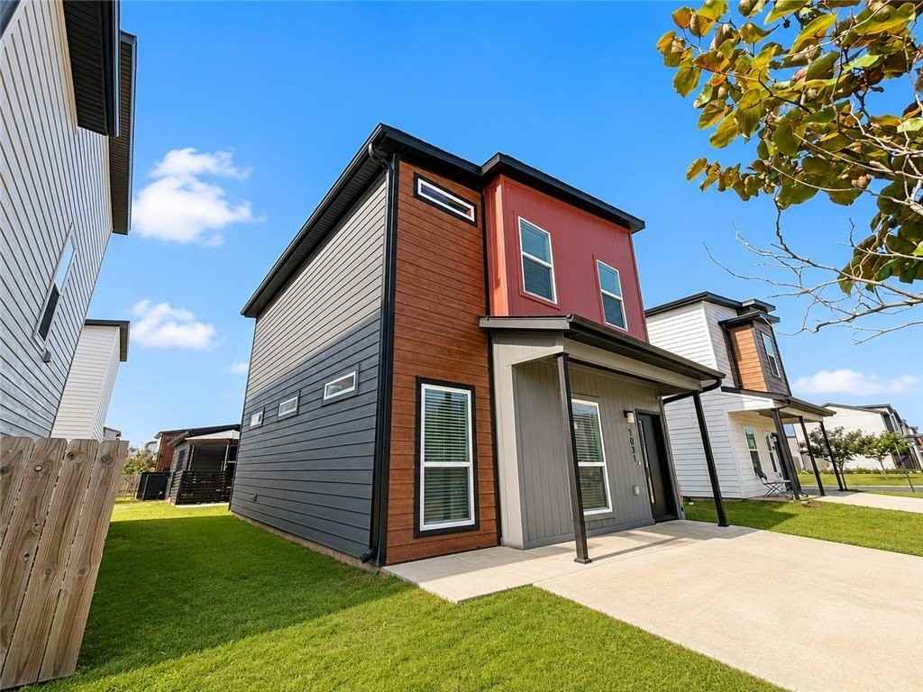 1031 Boardwalk Ave - Photo 3 of 18