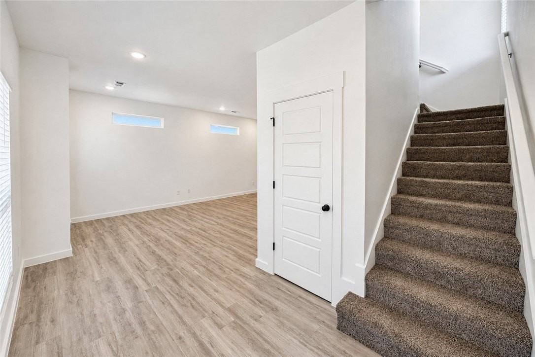 1031 Boardwalk Ave - Photo 4 of 18