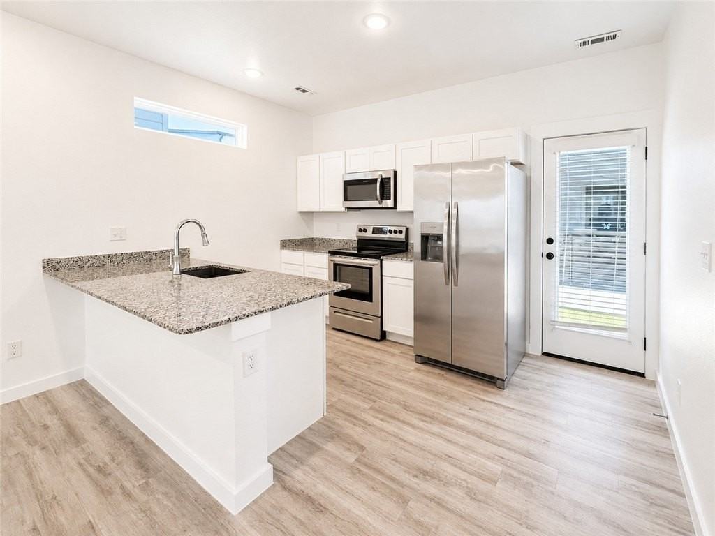 1031 Boardwalk Ave - Photo 6 of 18