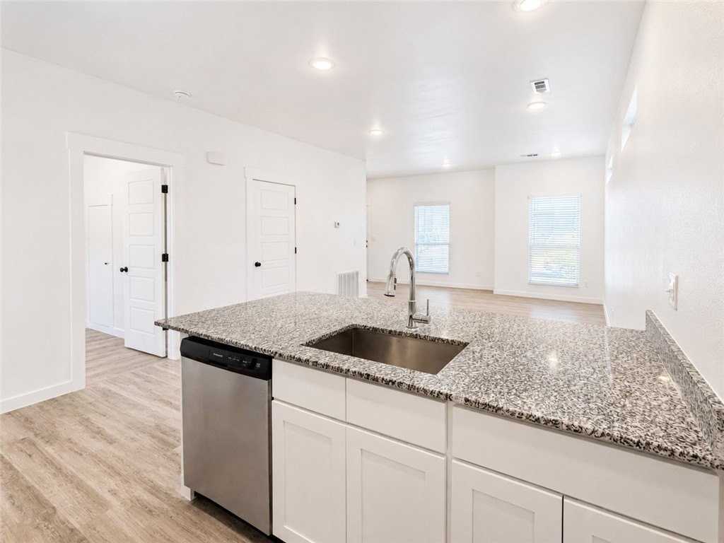 1031 Boardwalk Ave - Photo 7 of 18