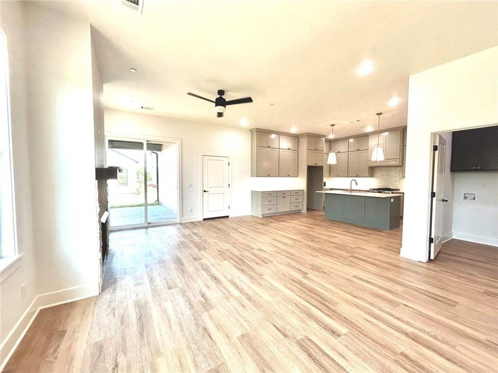 2404 S 31st St - Photo 5 of 22