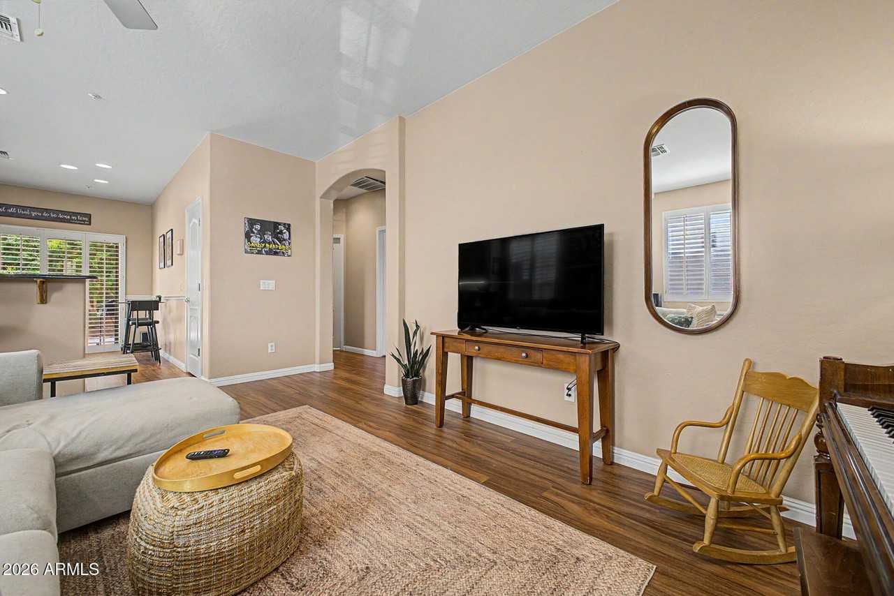881 S Porter St - Photo 7 of 22