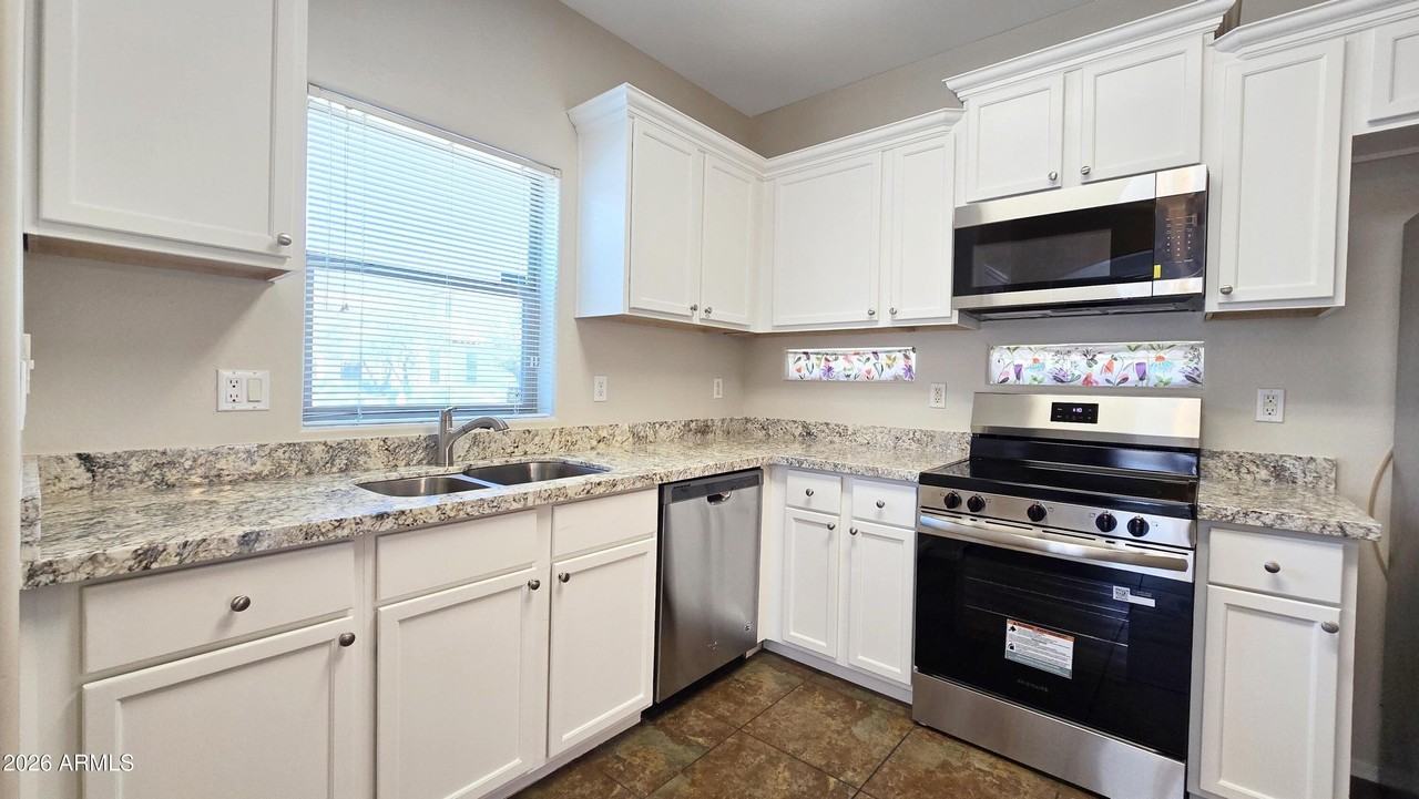 14743 N 177th Ave - Photo 5 of 20