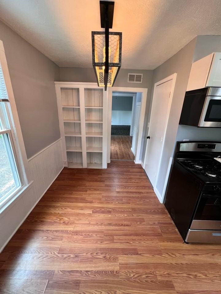 320 W Henry St #2 - Photo 7 of 14