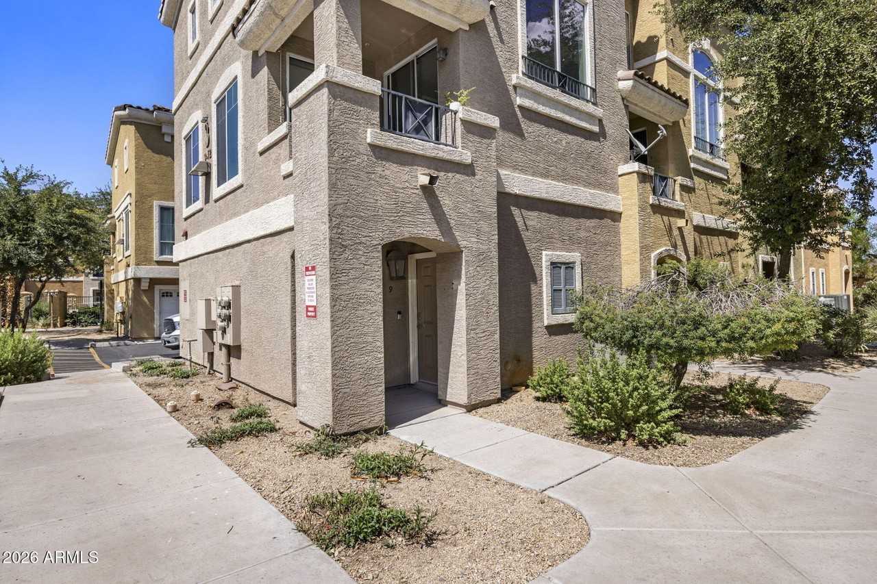 2450 W Glenrosa Ave #9