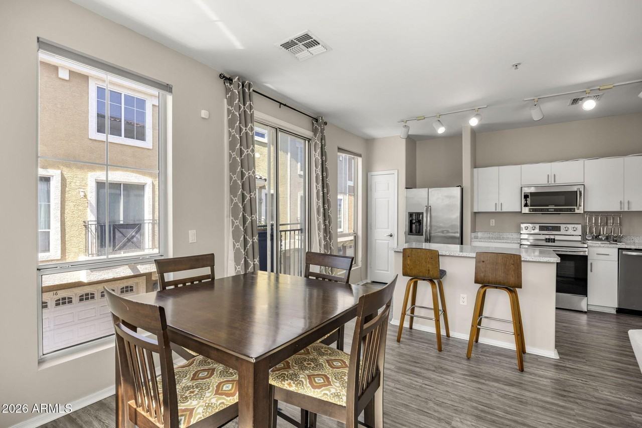 2450 W Glenrosa Ave #9 - Photo 7 of 31